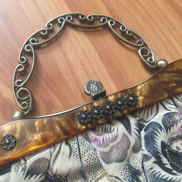 Vintage Beaded Handbag with Metal Handle & Chain - Picture 4 of 16